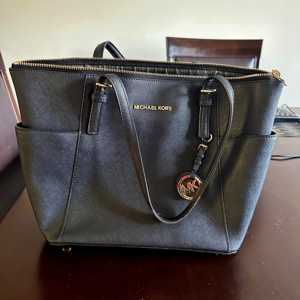 Michael Kors Jet Set Top-Zip Saffiano Leather Medium Tote 30F2GTTT8L (Black)